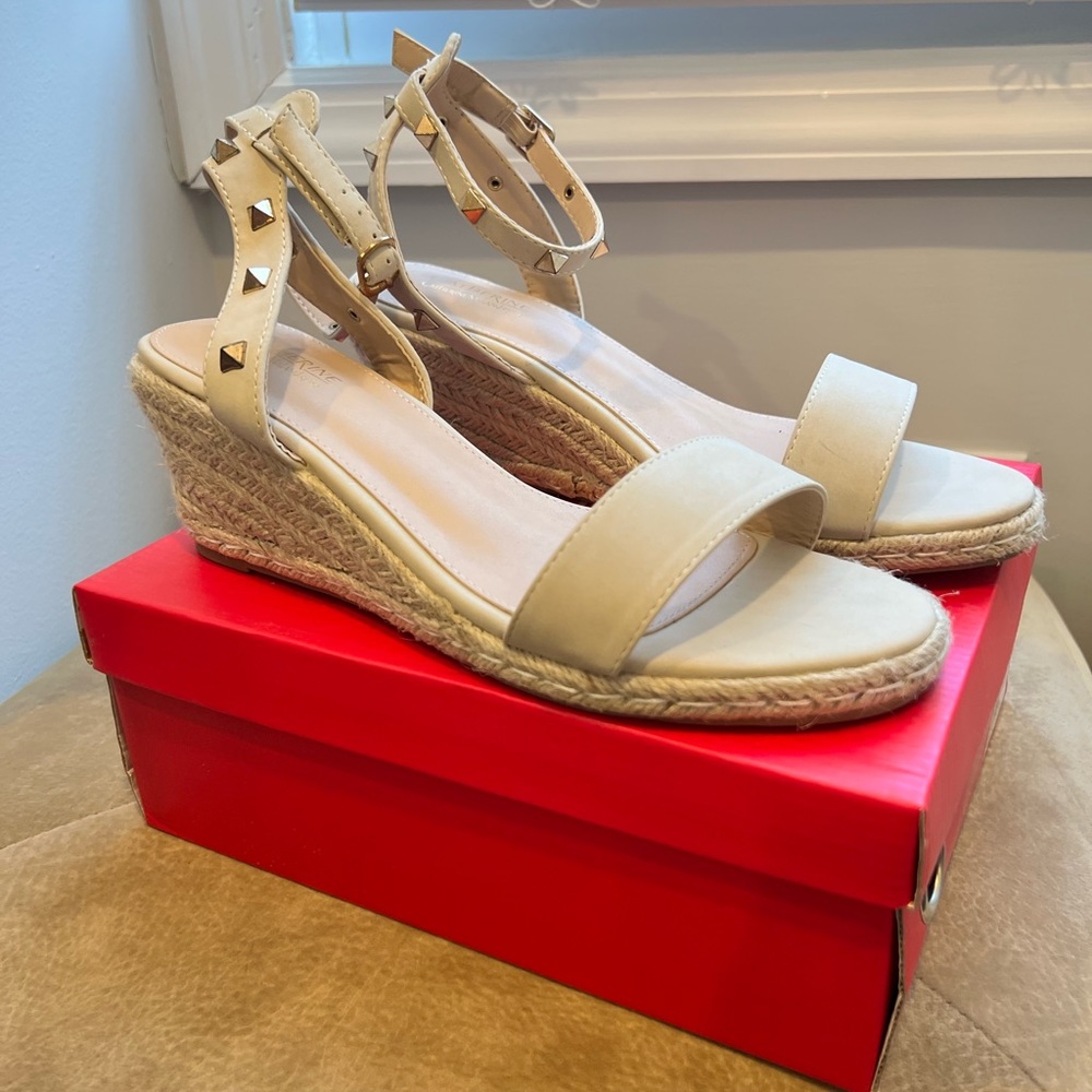 Catherine Malandrino size 10 like new sandals with studs
